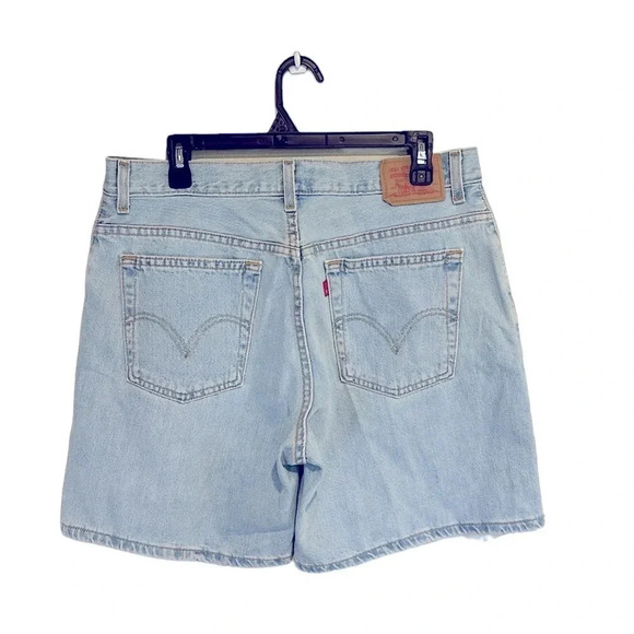 Vintage Women’s Levi’s Classic Fit Jean Shorts Size 14 High Rise Summer Casual - Picture 2 of 4